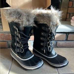 Sorel Joan of Arctic Boots- Size 8